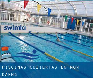 Piscinas cubiertas en Non Daeng