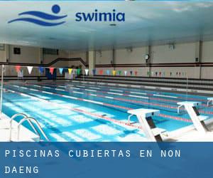 Piscinas cubiertas en Non Daeng