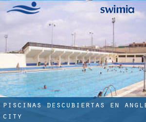 Piscinas descubiertas en Angle City